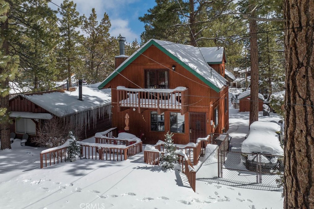 585 Cedar Ln, Big Bear City, CA 92386