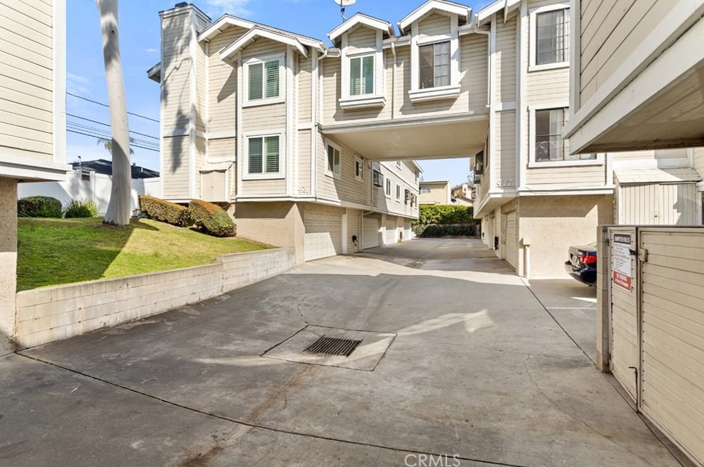 421 Genoa St, Monrovia, CA 91016-4564