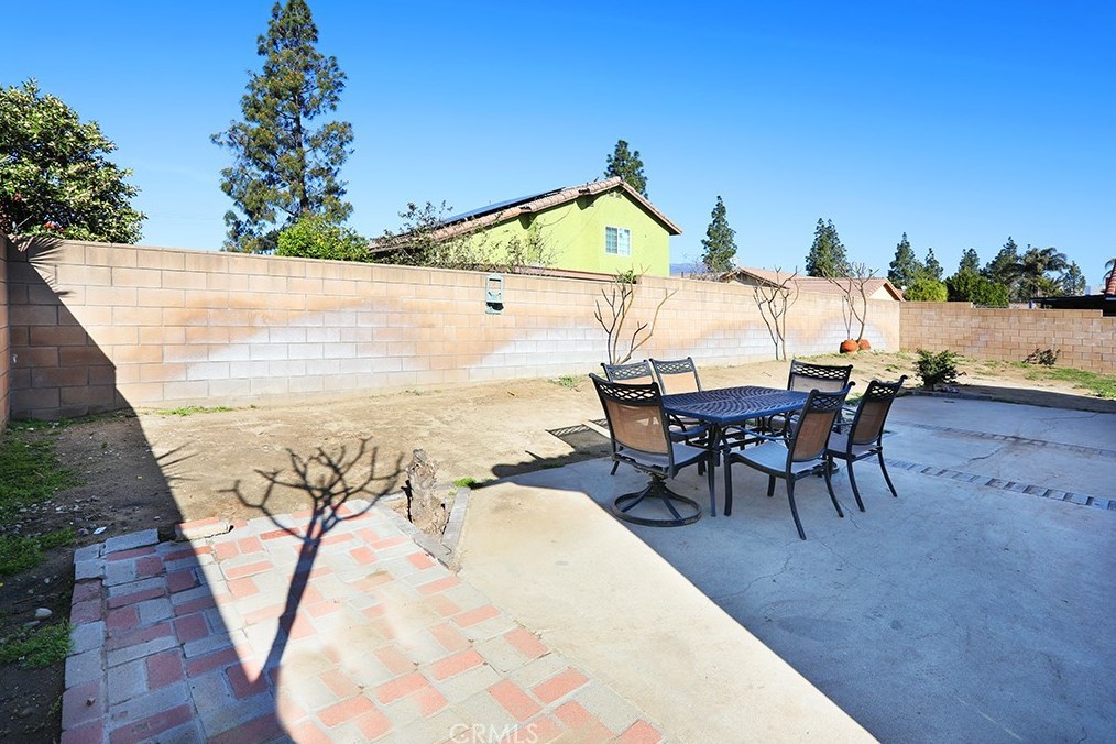 7420 Grace St, Fontana CA  92336-2379 exterior