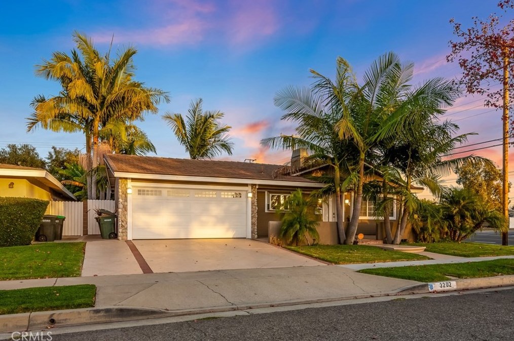 3202 Dakota Ave, Costa Mesa, CA 92626-2205