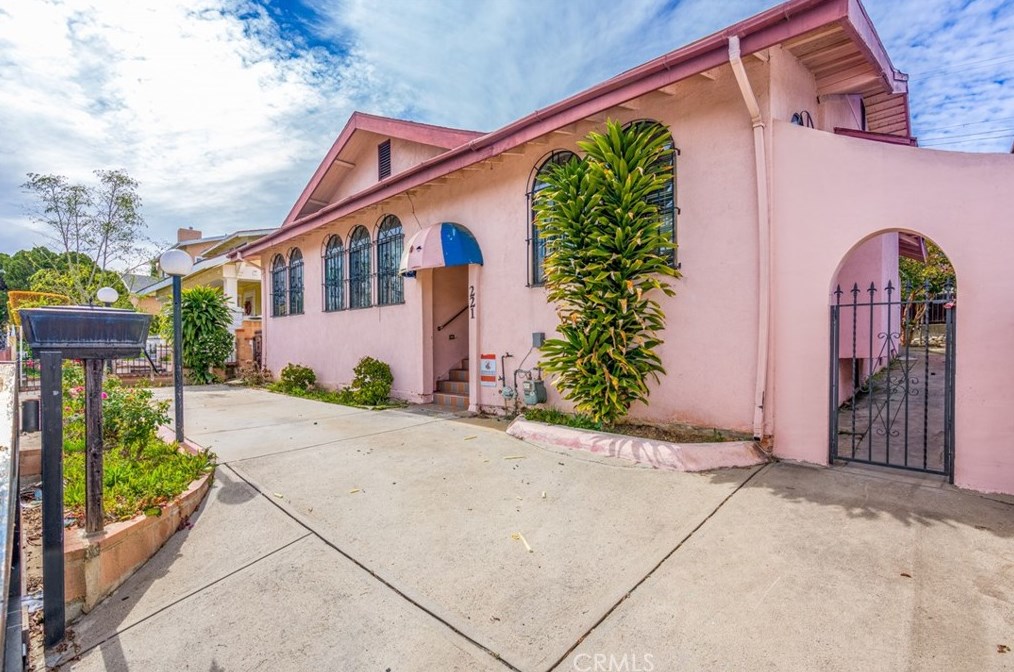 221 Benton Way, Los Angeles, CA 90026-4705