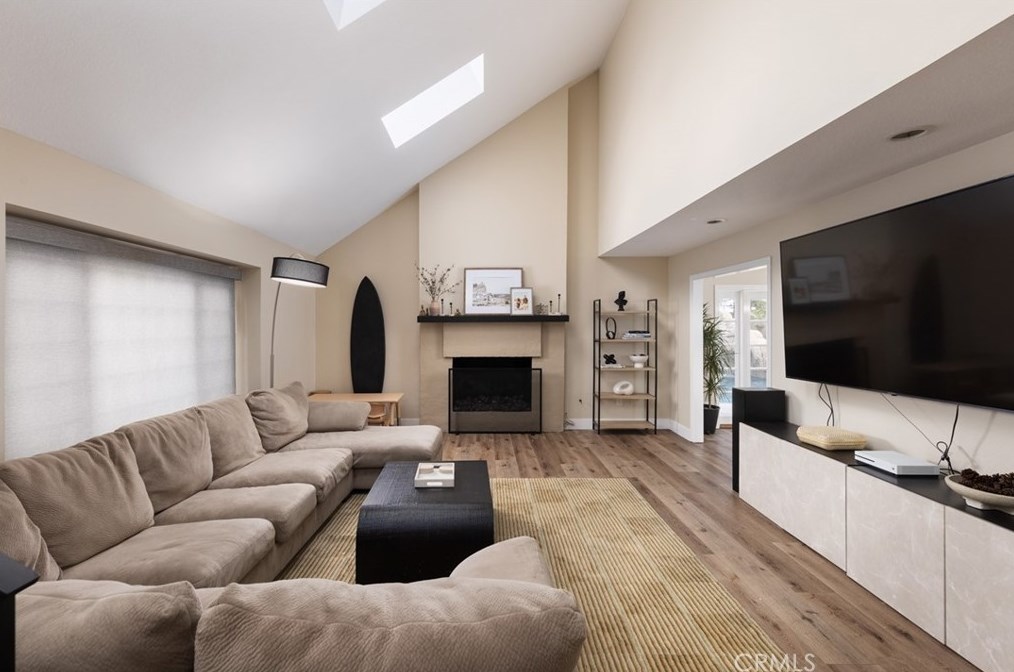 17142 Englewood Cir, Huntington Beach CA  92647-5502 exterior