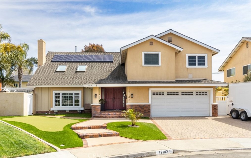 17142 Englewood Cir, Huntington Beach CA  92647-5502 exterior