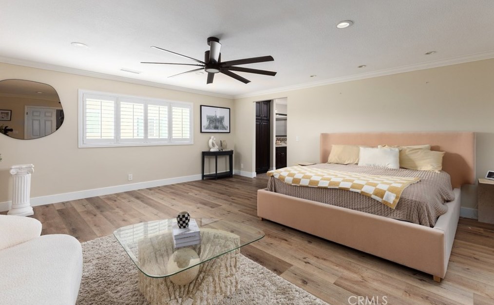 17142 Englewood Cir, Huntington Beach CA  92647-5502 exterior