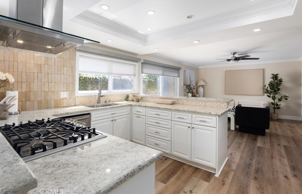 17142 Englewood Cir, Huntington Beach CA  92647-5502 exterior