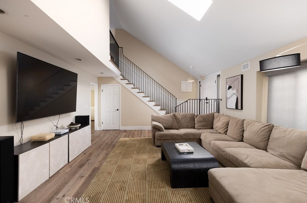 17142 Englewood Cir, Huntington Beach CA  92647-5502 exterior