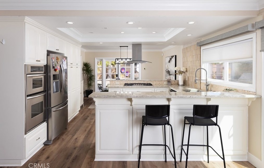 17142 Englewood Cir, Huntington Beach CA  92647-5502 exterior
