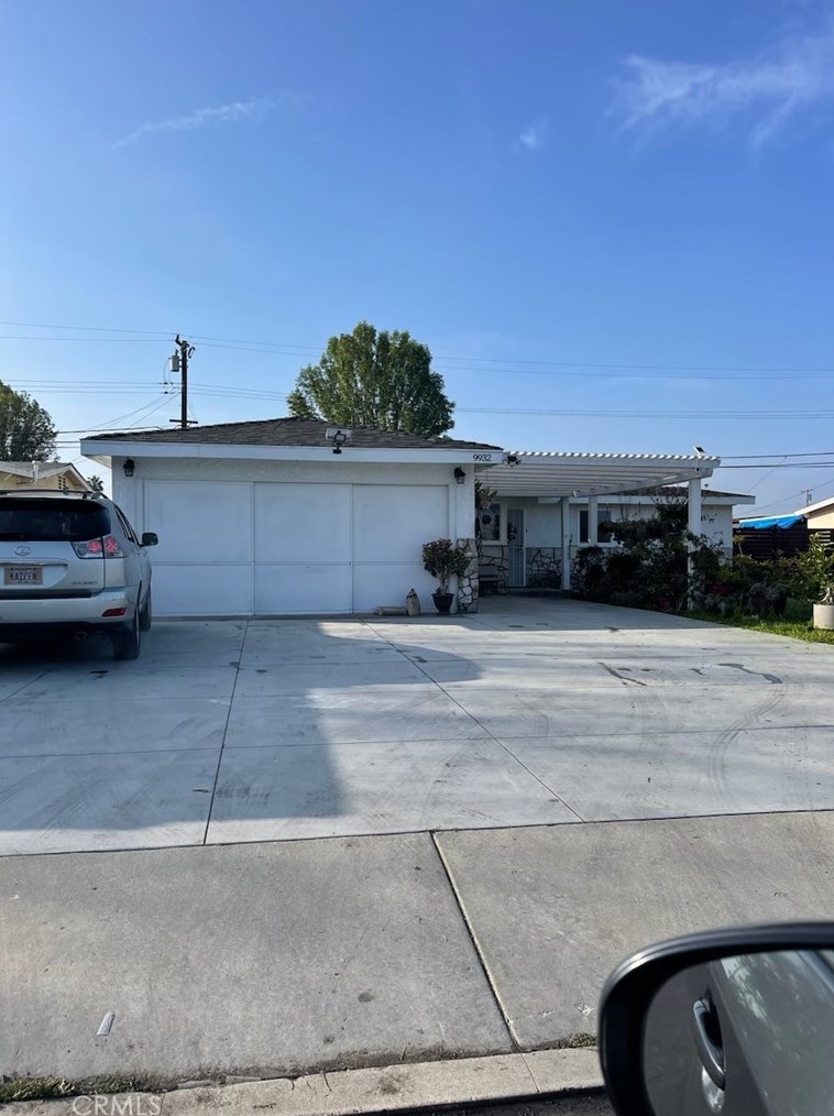 9932 Chanticleer Rd, Anaheim CA  92804-5625 exterior