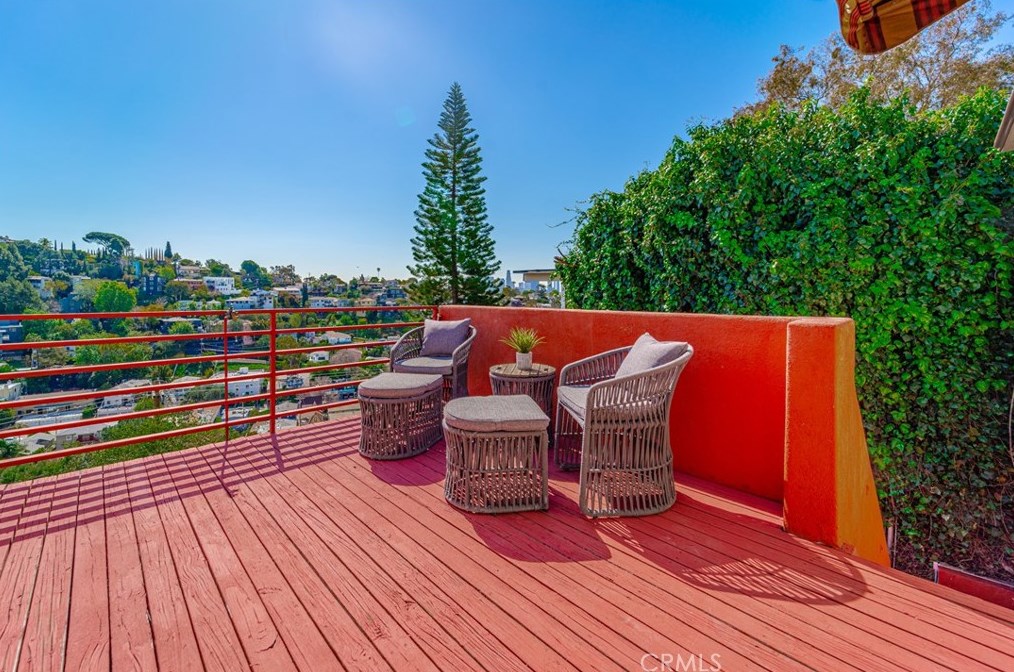 1774 Rotary Dr, Los Angeles CA  90026-1218 exterior