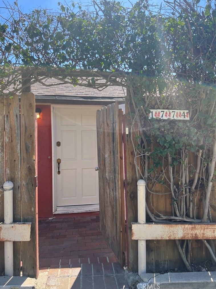 1774 Rotary Dr, Los Angeles CA  90026-1218 exterior