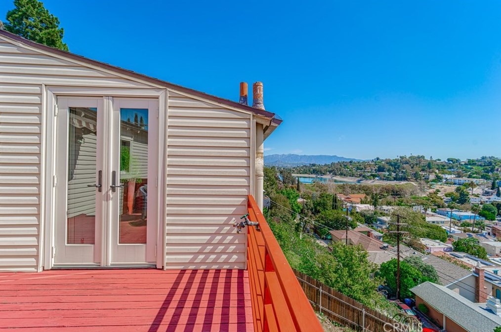 1774 Rotary Dr, Los Angeles CA  90026-1218 exterior