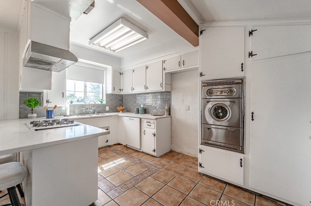 1774 Rotary Dr, Los Angeles CA  90026-1218 exterior