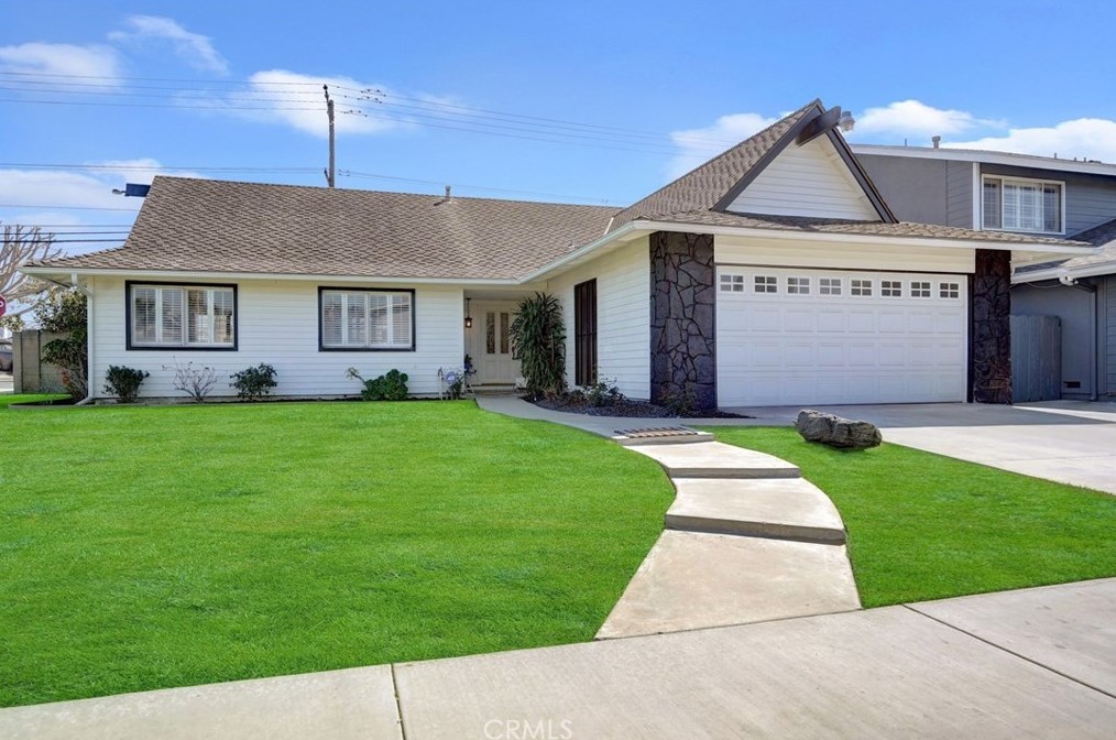 6332 Shayne Dr, Huntington Beach, CA 92647