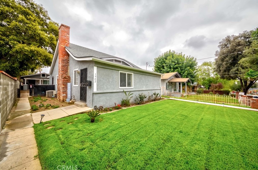 1940 Navarro Ave, Pasadena, CA 91103-1550