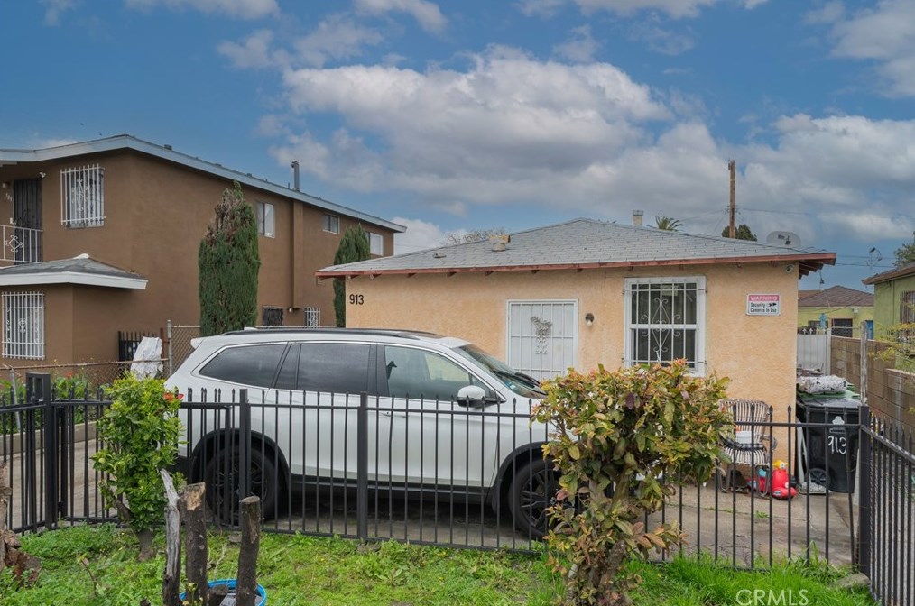 913 88th St, Los Angeles, CA 90044-4809