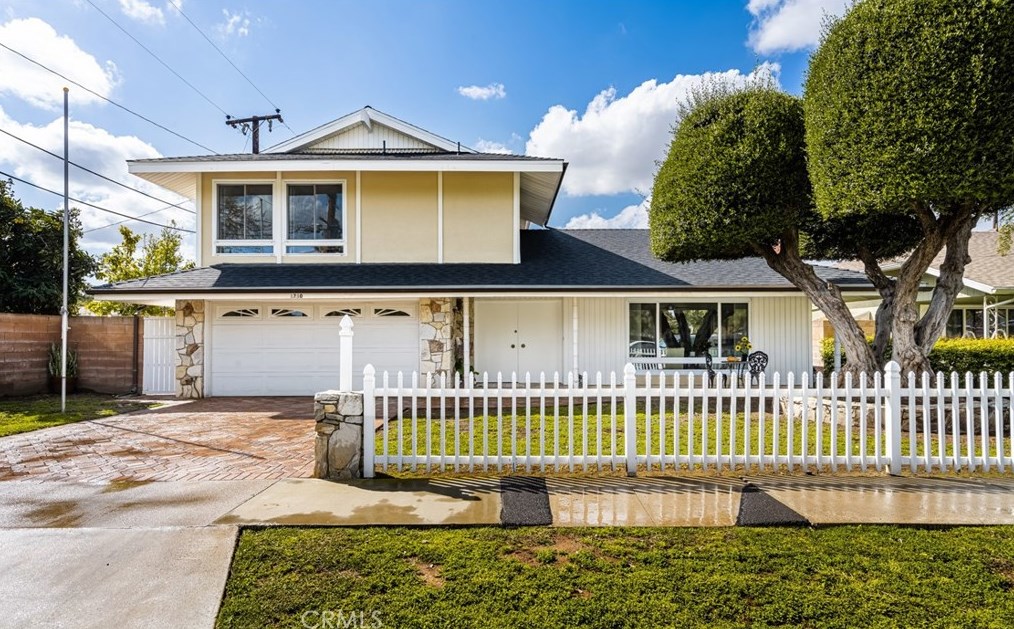 1710 Fruit St, Santa Ana, CA 92701-4474