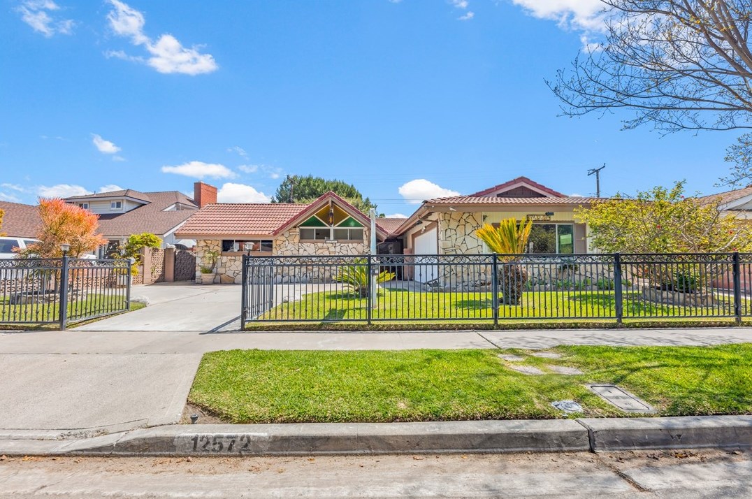 12572 Adams St, Garden Grove, CA 92845