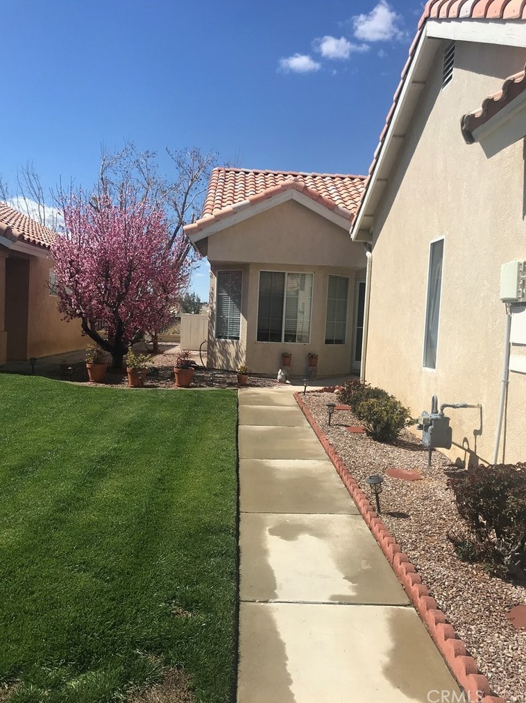 11660 Oak St, Apple Valley, CA 92308