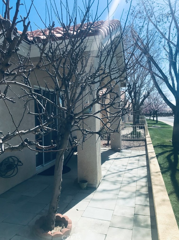 11660 Oak St, Apple Valley CA  92308-4951 exterior