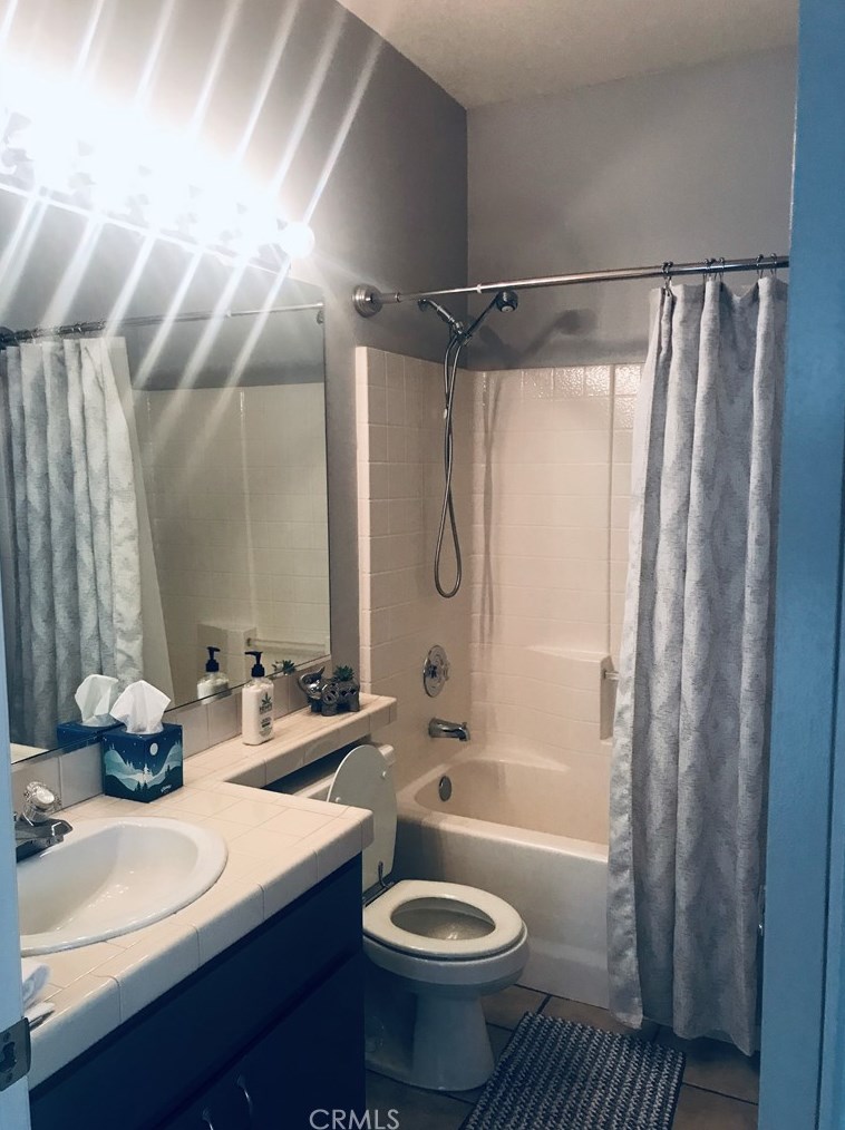 11660 Oak St, Apple Valley CA  92308-4951 exterior