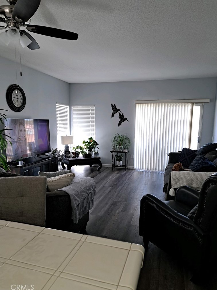 11660 Oak St, Apple Valley CA  92308-4951 exterior