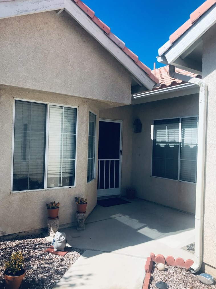 11660 Oak St, Apple Valley CA  92308-4951 exterior