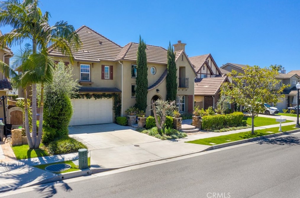 740 W Aster Pl, Santa Ana, CA 92706