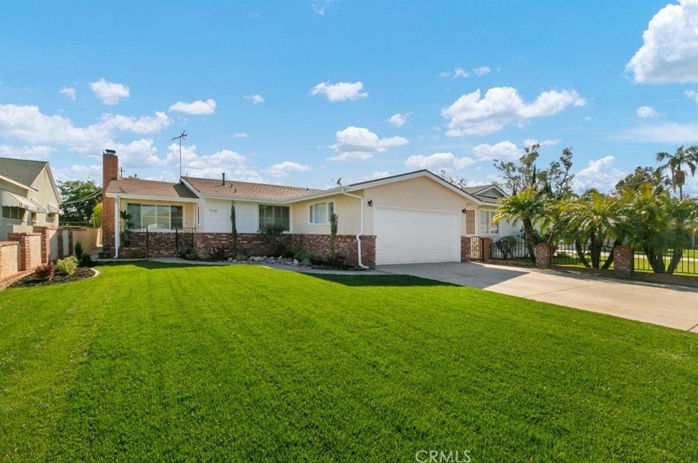 7418 Via Rio Nido, Downey, CA 90241