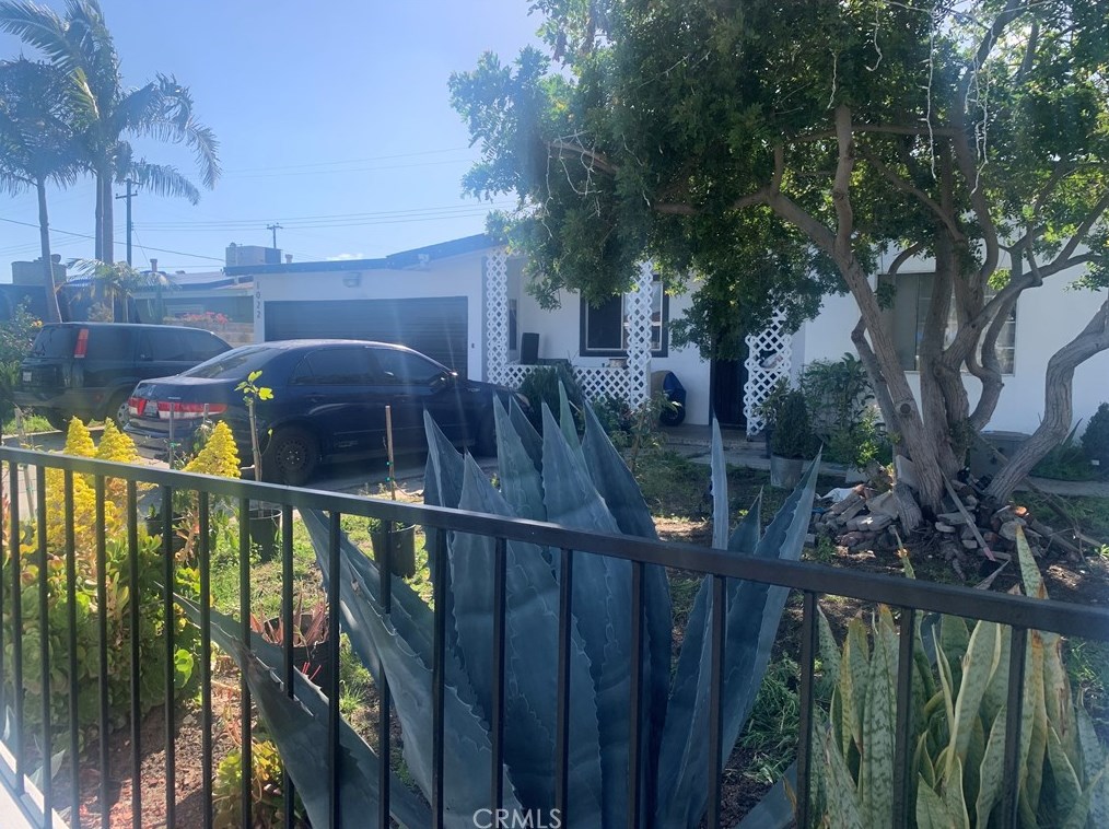 1022 West St, Santa Ana, CA 92703-1639