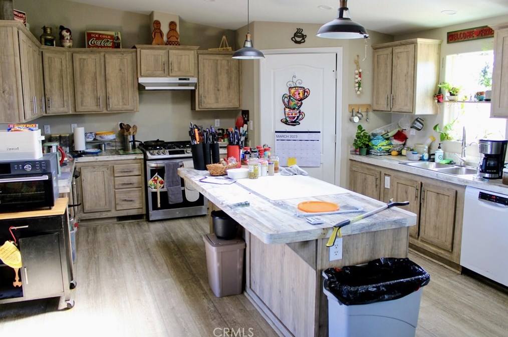 8487 Muscatel Rd, Phelan, CA 92371-5785