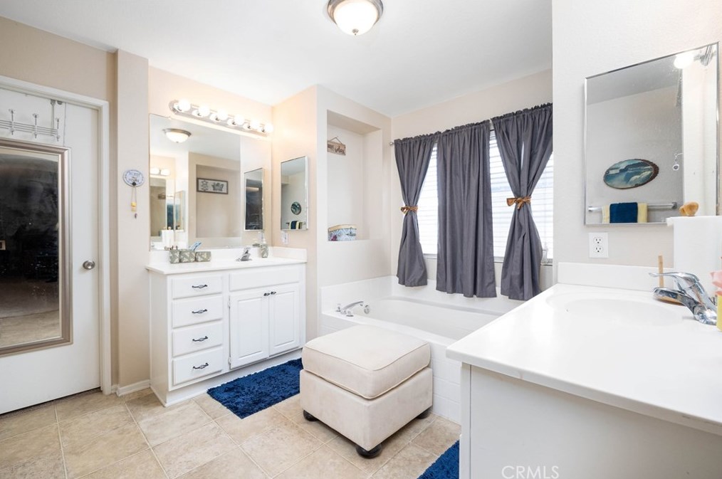 39689 Chambray Dr, Murrieta CA  92563-4075 exterior