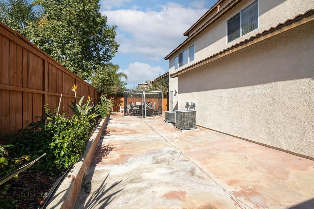 39689 Chambray Dr, Murrieta CA  92563-4075 exterior