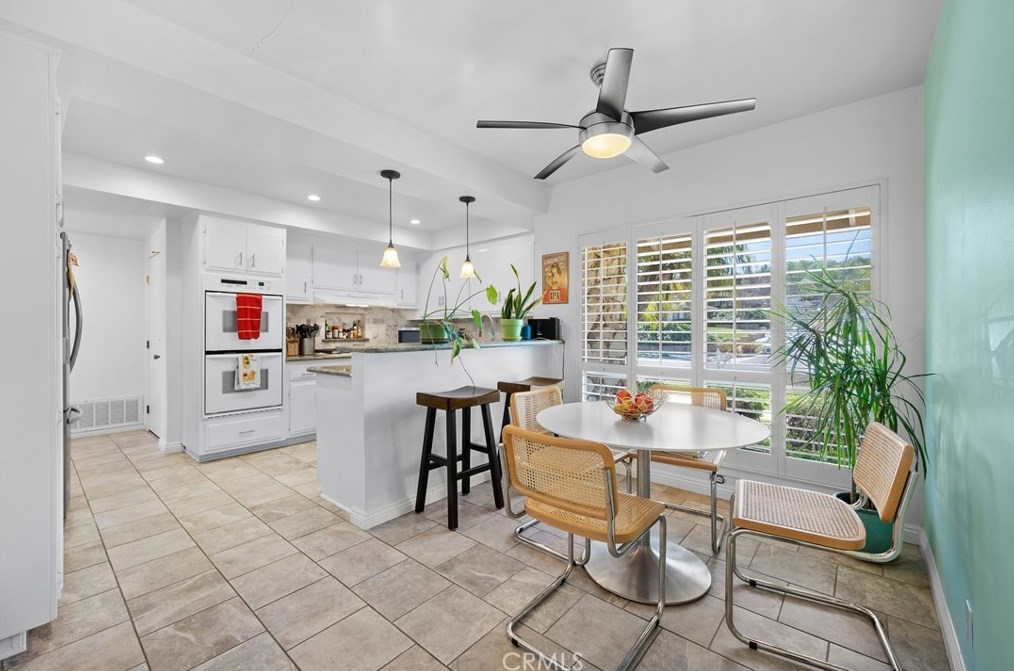 1102 Hendrix Ave, Thousand Oaks CA  91360-3647 exterior