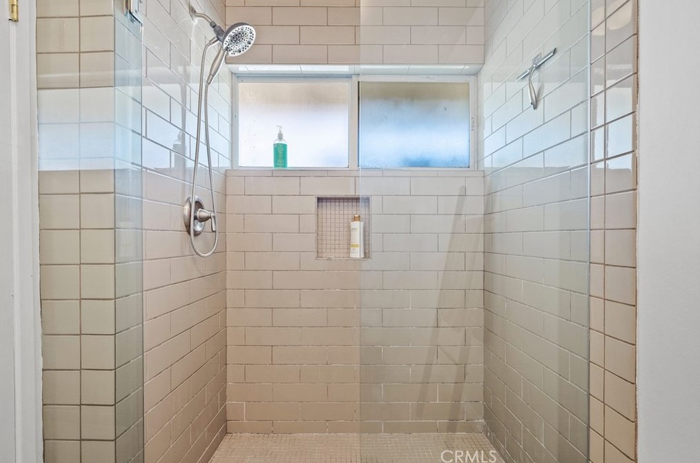 1102 Hendrix Ave, Thousand Oaks CA  91360-3647 exterior