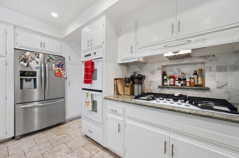 1102 Hendrix Ave, Thousand Oaks CA  91360-3647 exterior