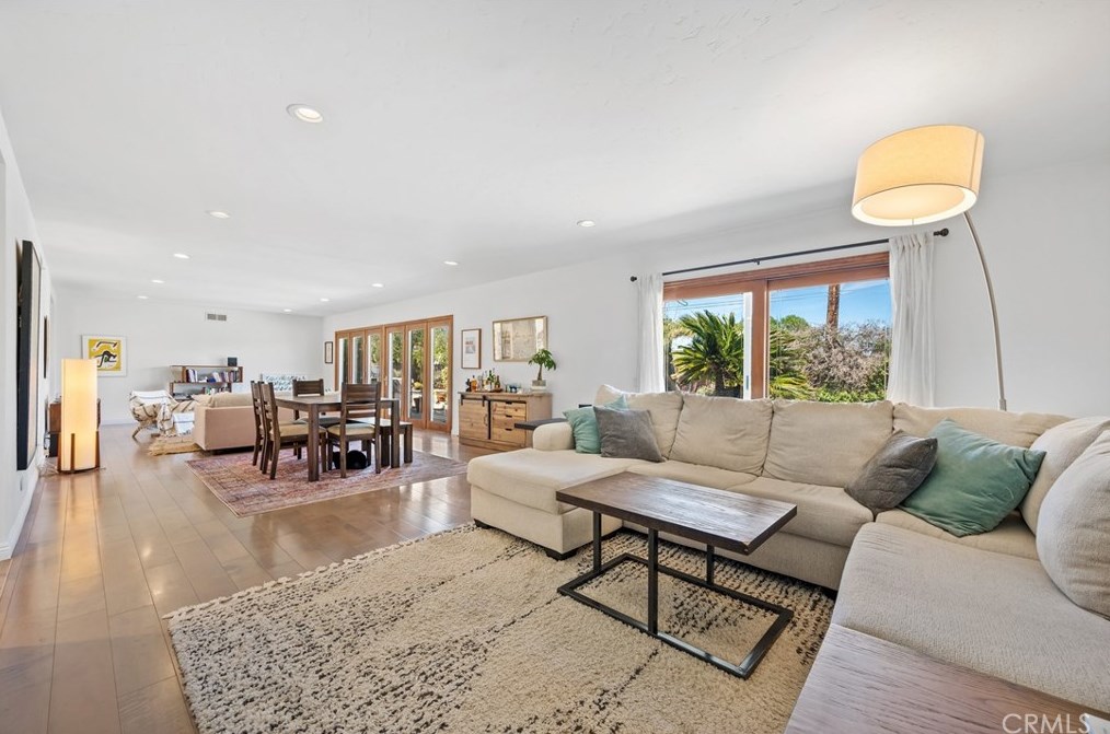 1102 Hendrix Ave, Thousand Oaks CA  91360-3647 exterior