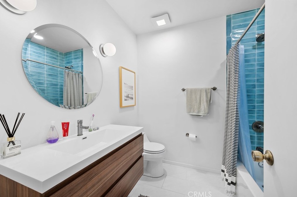 1102 Hendrix Ave, Thousand Oaks CA  91360-3647 exterior