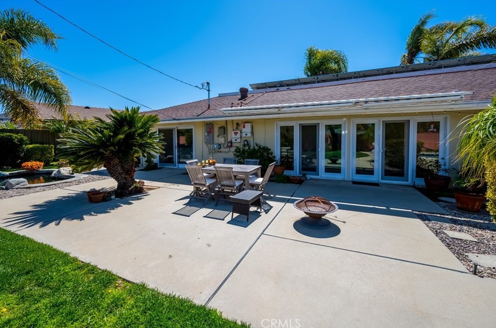 1102 Hendrix Ave, Thousand Oaks CA  91360-3647 exterior