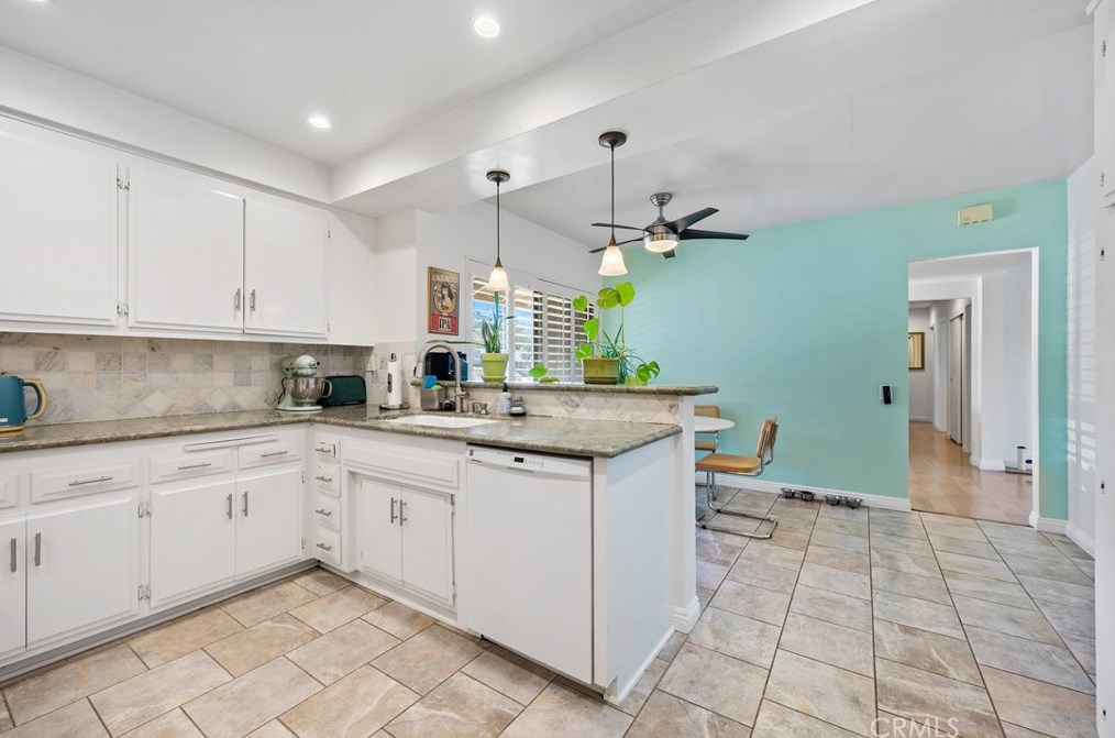 1102 Hendrix Ave, Thousand Oaks CA  91360-3647 exterior