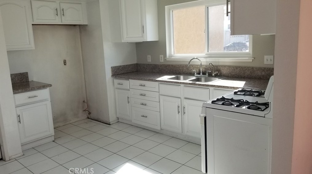 9221 Paddock Cir, Huntington Beach, CA 92646-5216