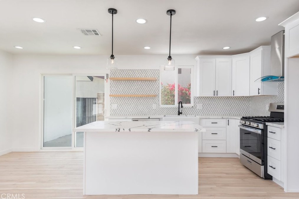 51655 Avenida Diaz, La Quinta CA  92253-3122 exterior