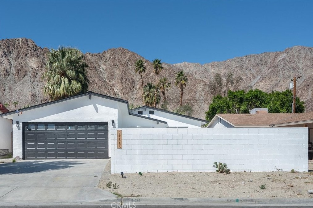 51655 Avenida Diaz, La Quinta CA  92253-3122 exterior