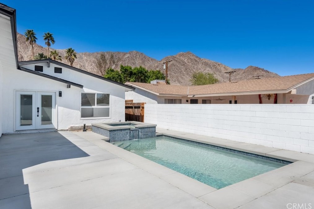 51655 Avenida Diaz, La Quinta CA  92253-3122 exterior