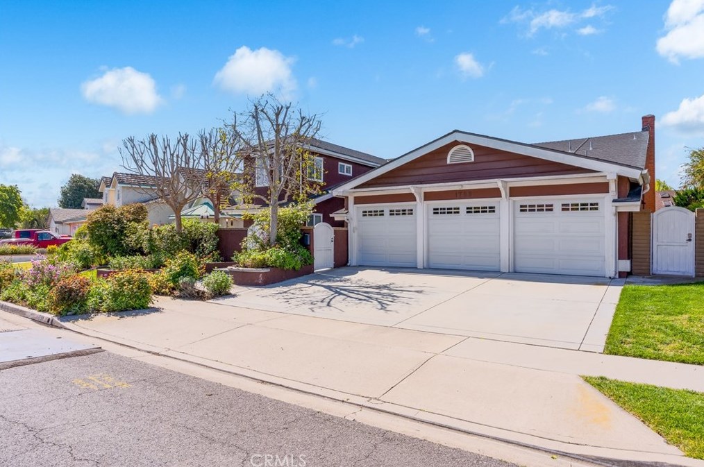1799 Hummingbird Dr, Costa Mesa, CA 92626