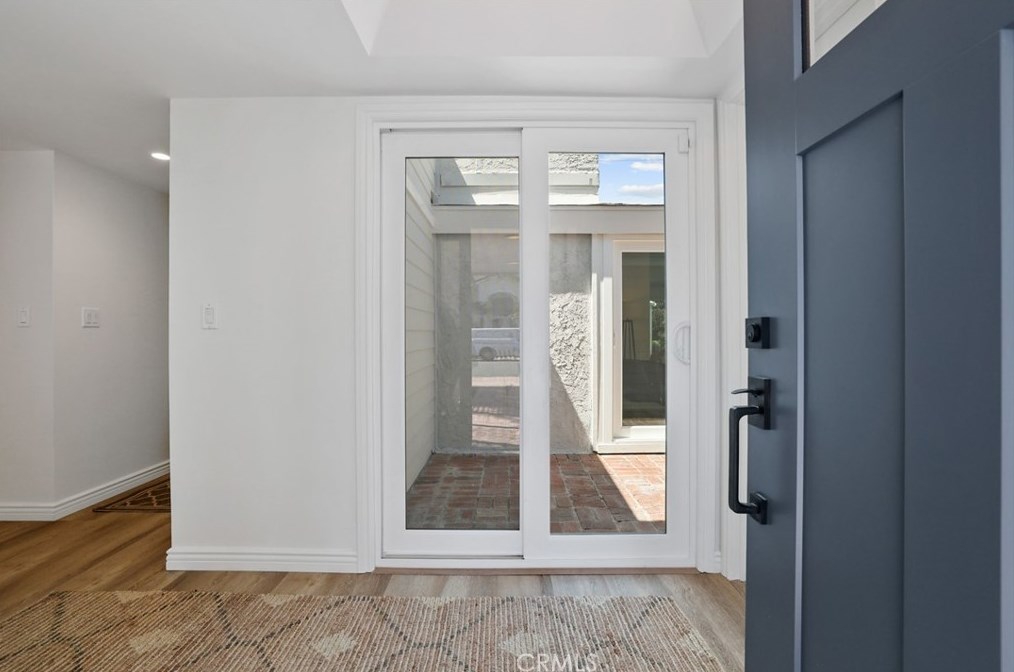 11375 Loch Lomond Rd, Los Alamitos, CA 90720