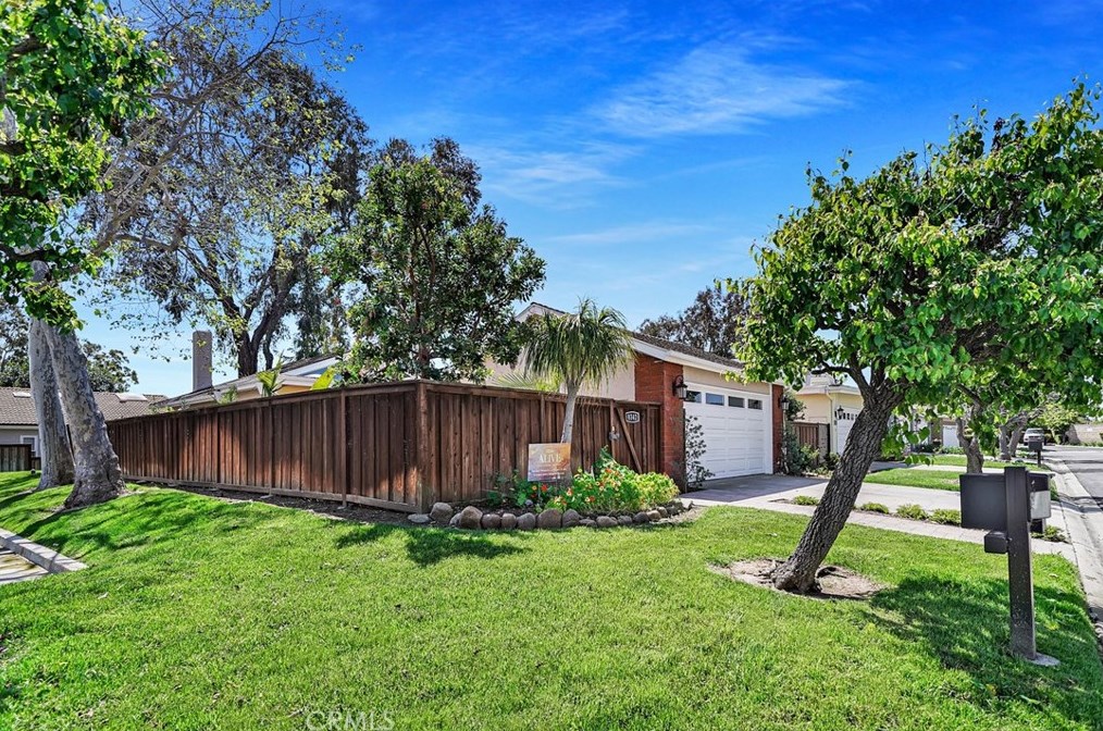 8342 Padrino Cir, Huntington Beach, CA 92646