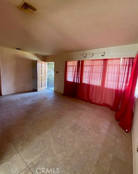 17417 Chatsworth St, San Fernando, CA 91344