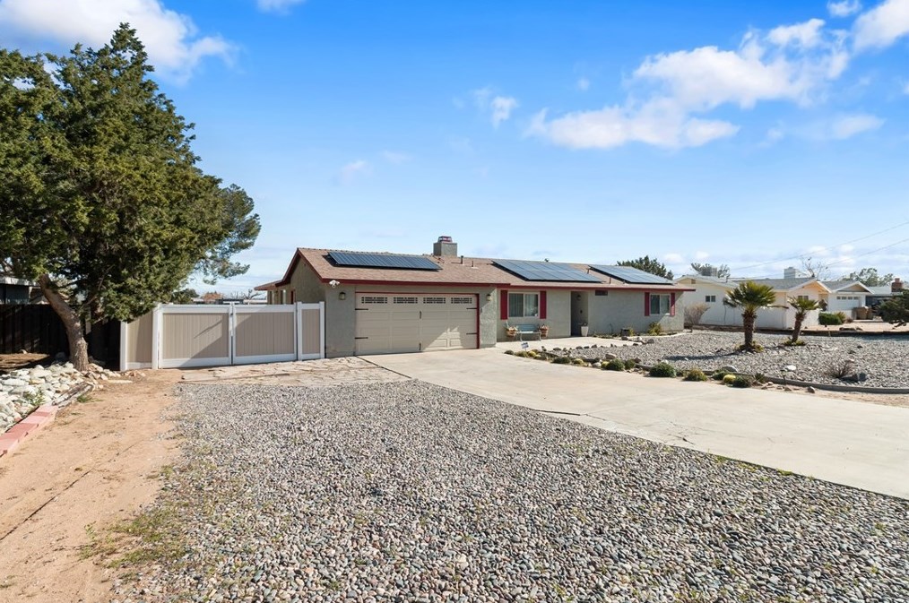 16714 Palm St, Hesperia, CA 92345