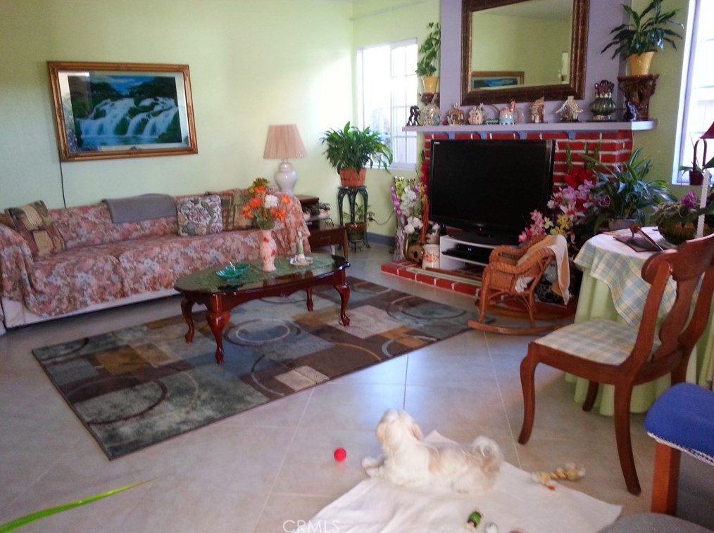 15440 Swallow Ln, Westminster, CA 92683-6618