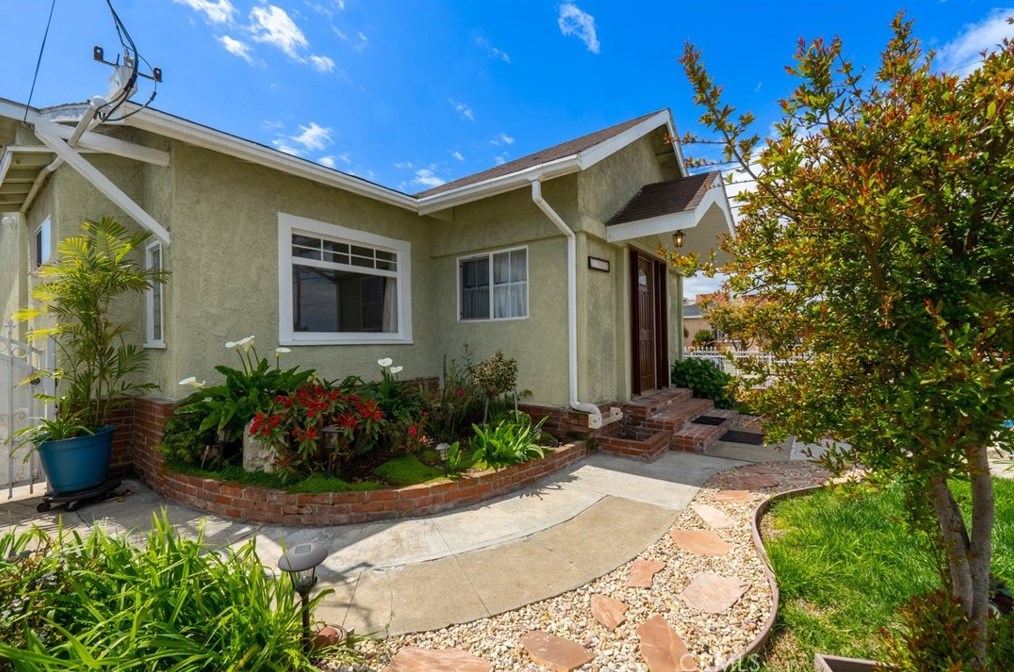 1562 W 146th St, Gardena, CA 90247